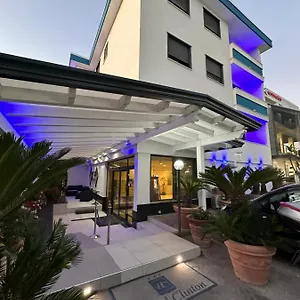 Hotel Clinton, Casoria