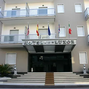 Hotel Luxor, Casoria